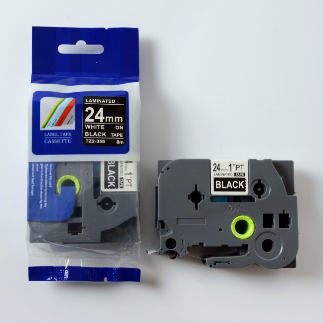 Tz2-355 uzlīmju lente balts uz melna 24mm